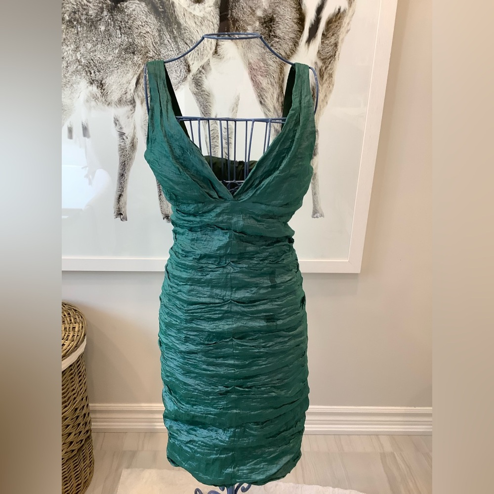 Nicole Miller Green metallic crinkle dress. Size 6